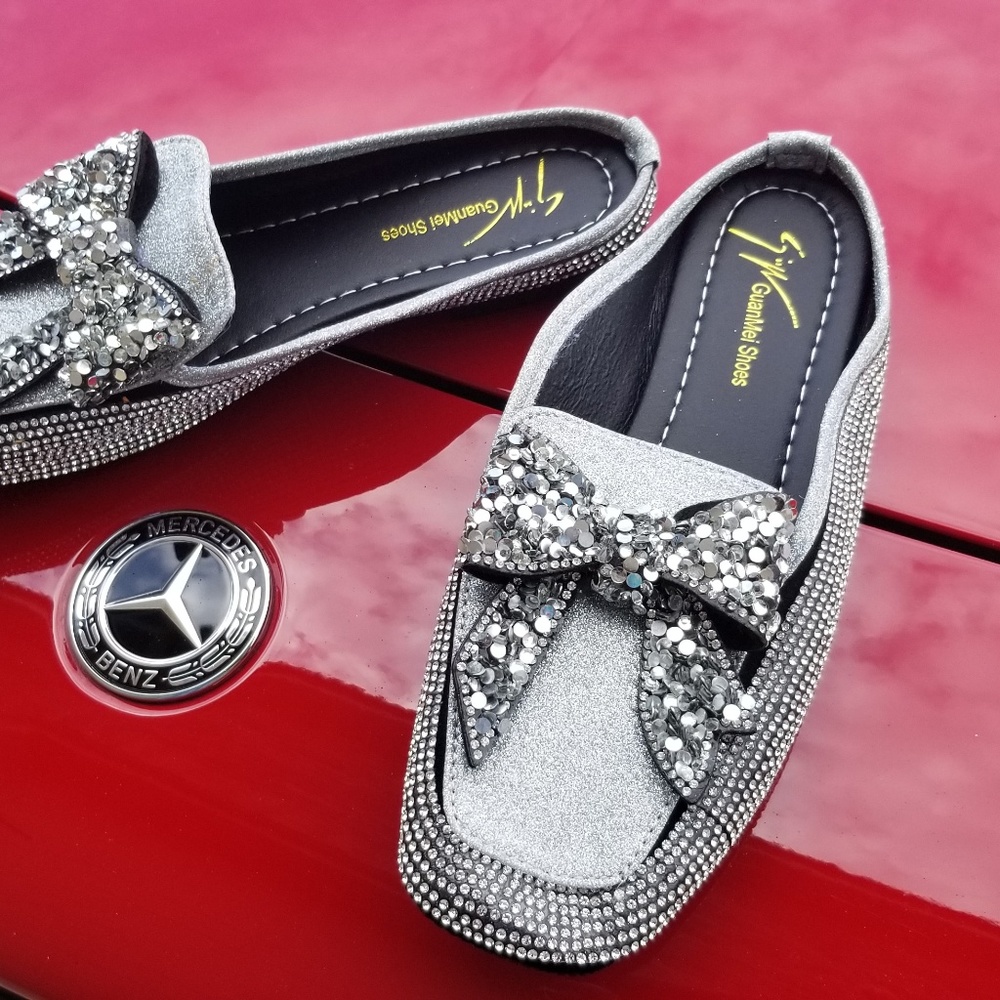 Flat shoes